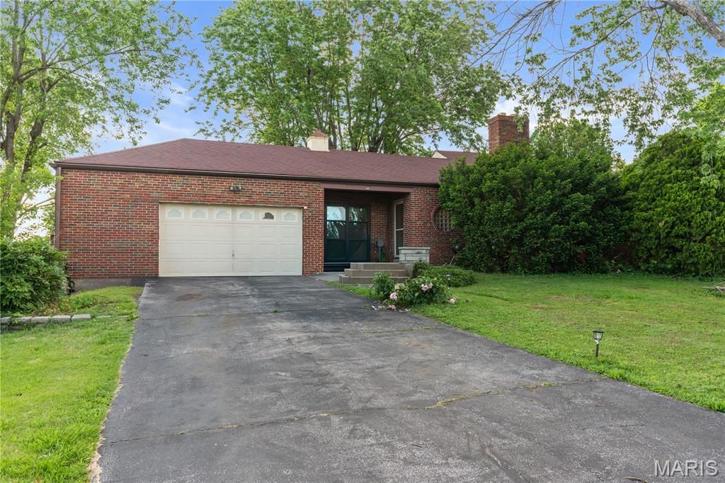 Photo of 701 Garlyn Court, St Louis, MO 63123 (MLS # 26028486)