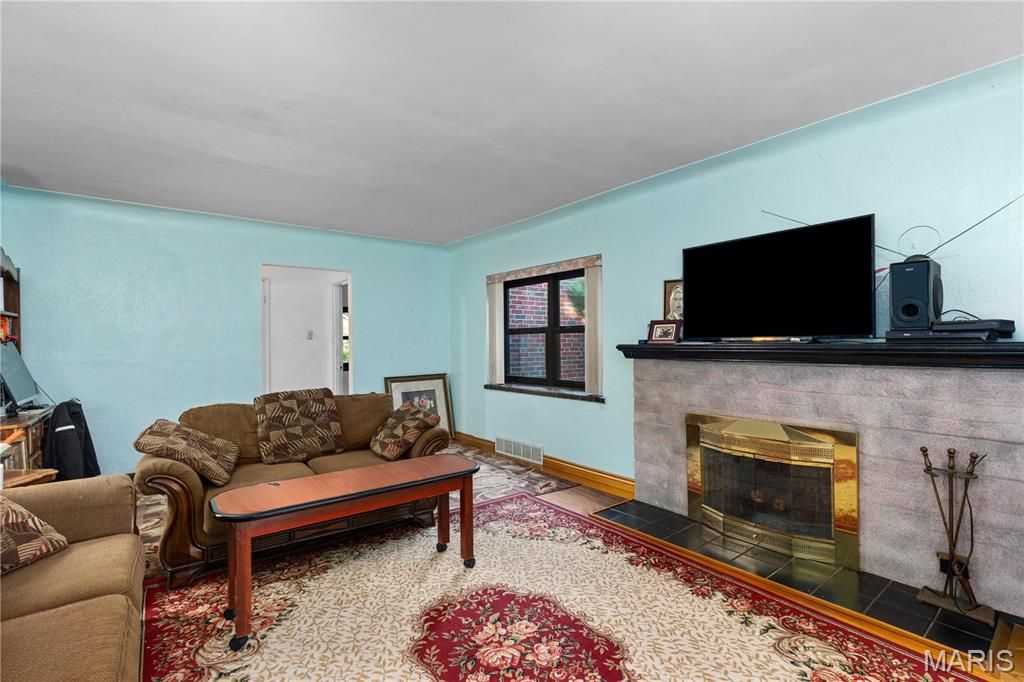 Photo of 701 Garlyn Court, St Louis, MO 63123 (MLS # 26028486)