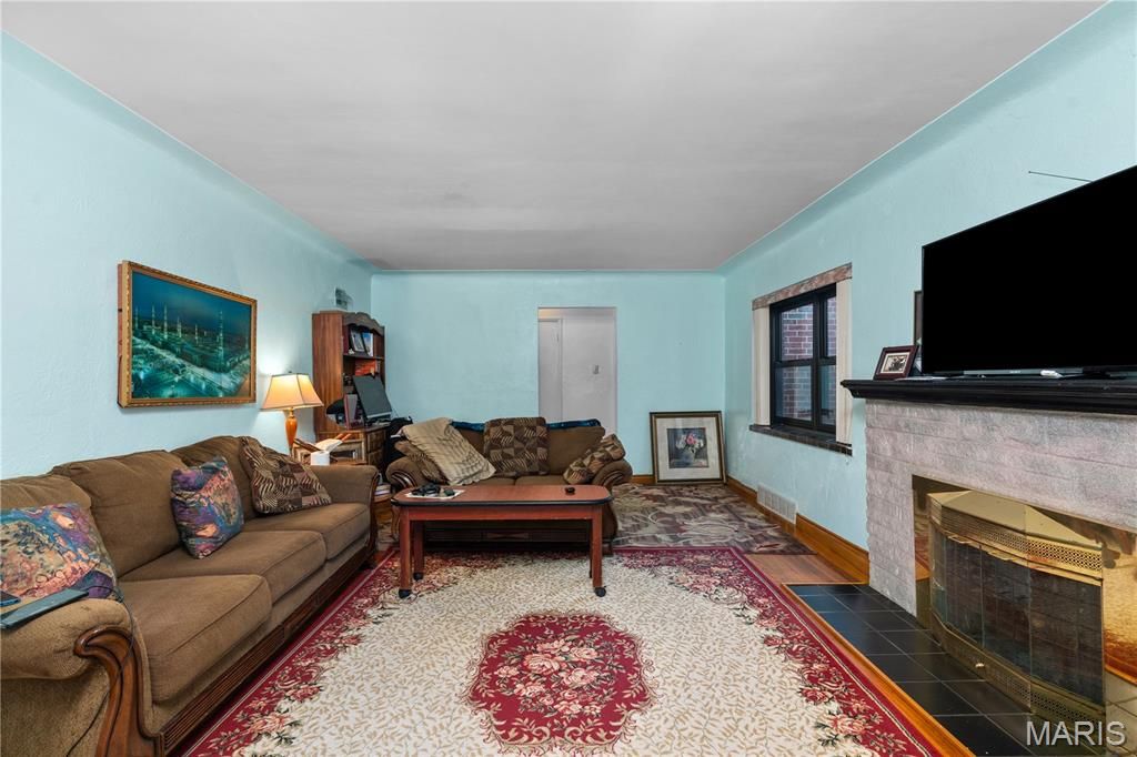 Photo of 701 Garlyn Court, St Louis, MO 63123 (MLS # 26028486)