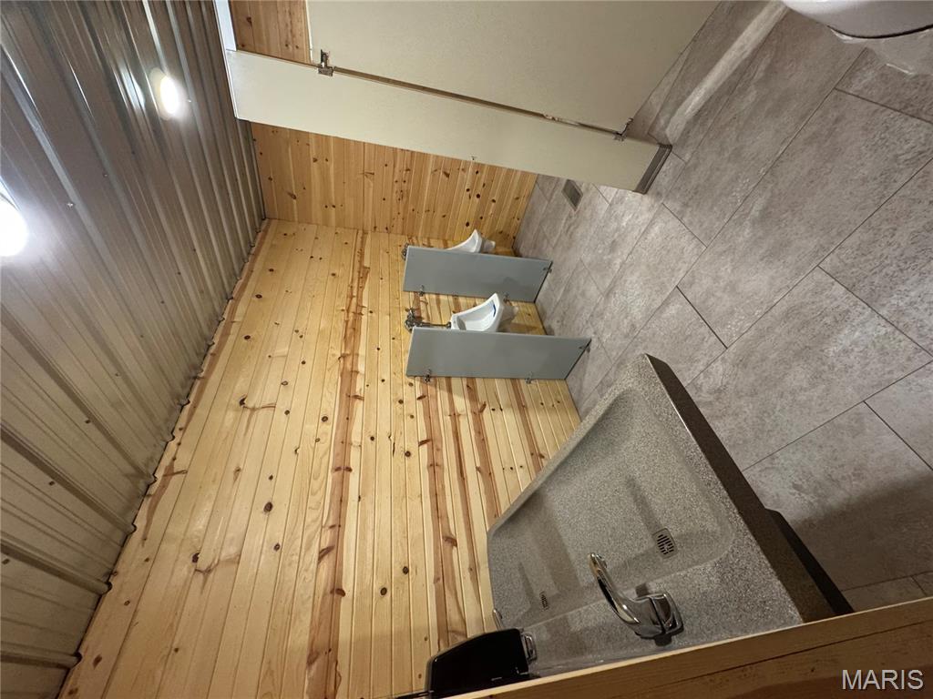 Goose Creek Lake - Commercial Sale