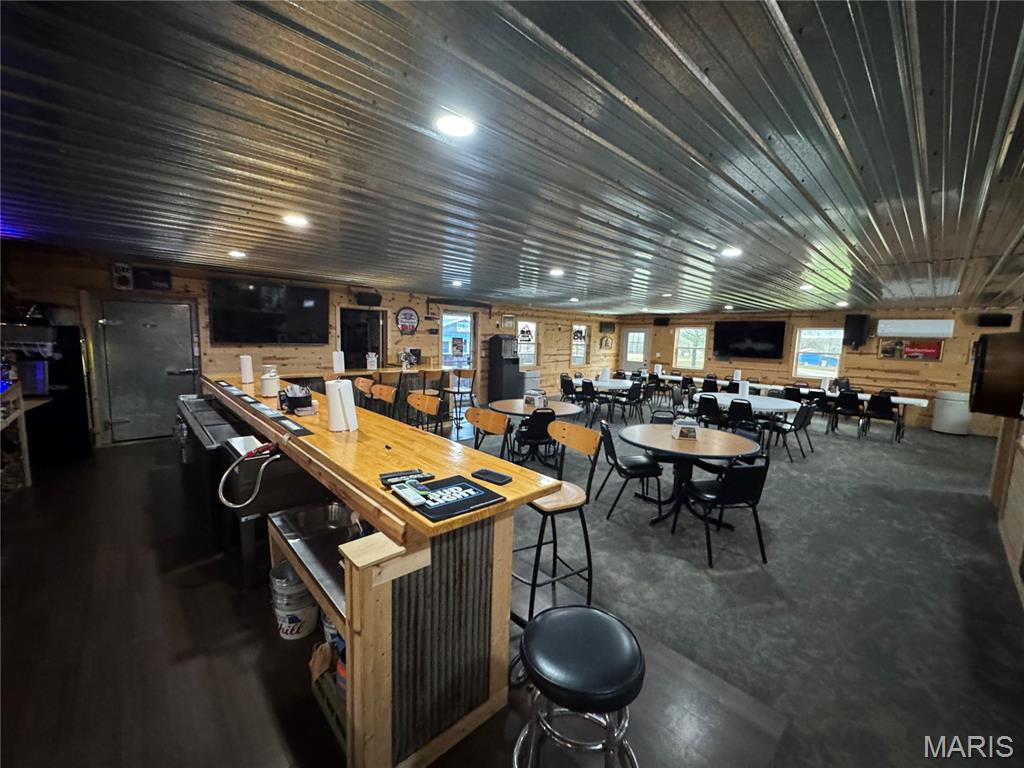 Goose Creek Lake - Commercial Sale