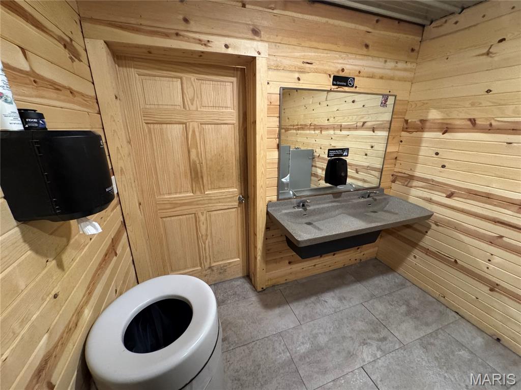 Goose Creek Lake - Commercial Sale