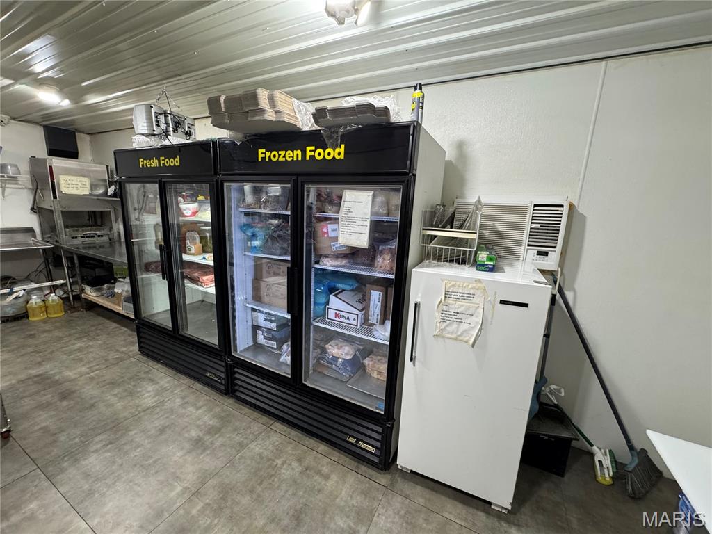 Goose Creek Lake - Commercial Sale