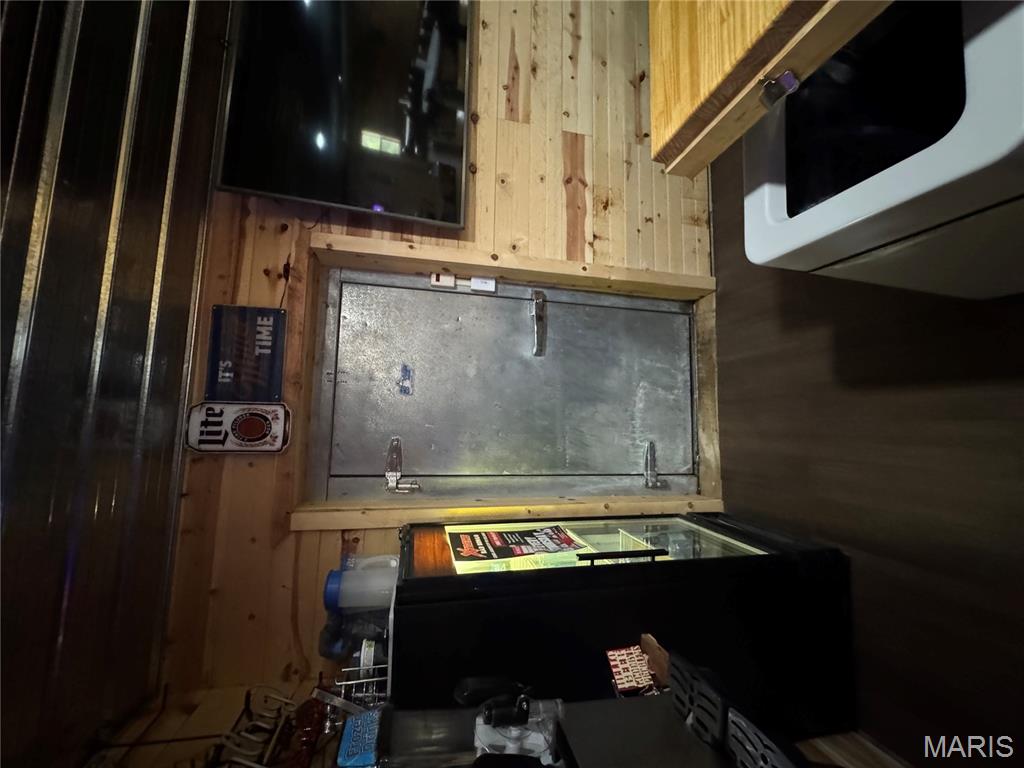 Goose Creek Lake - Commercial Sale