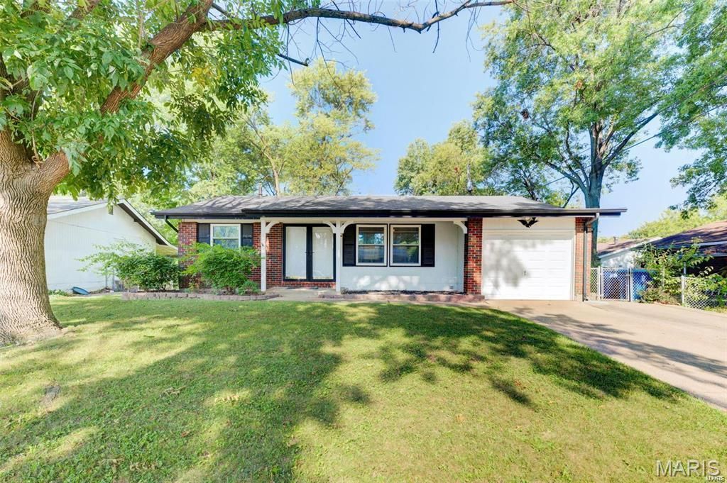 Photo of 10635 Aylesford Drive, Ferguson, MO 63136 (MLS # 25073448)