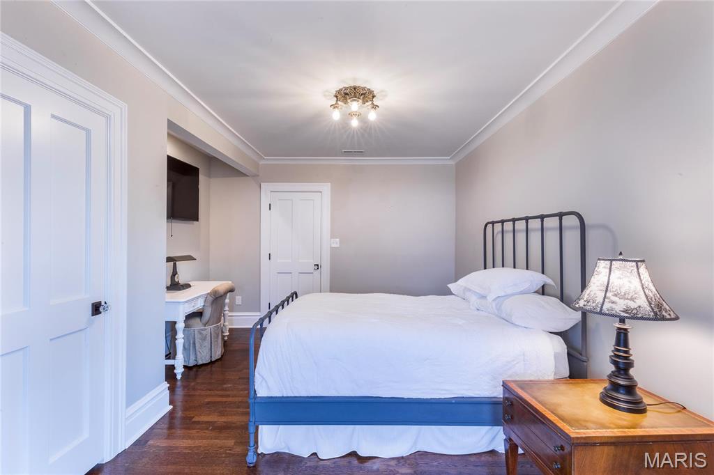 Country Club Court - Residential