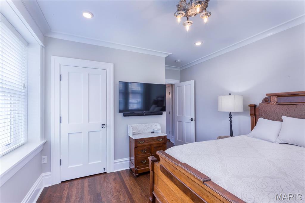 Country Club Court - Residential