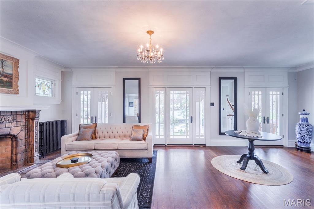 Country Club Court - Residential