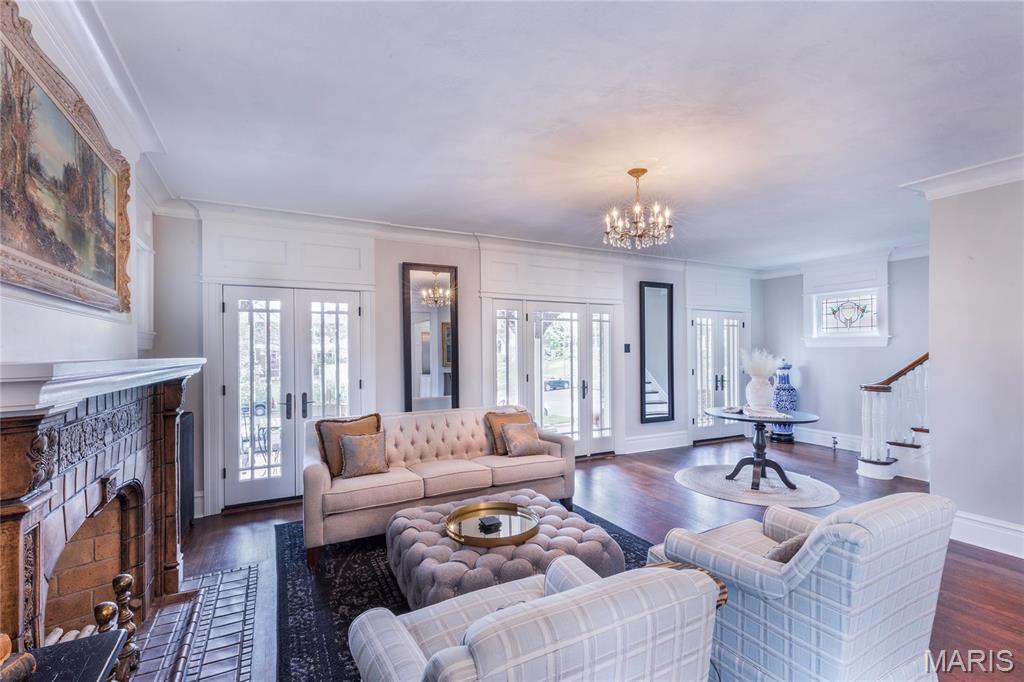 Country Club Court - Residential