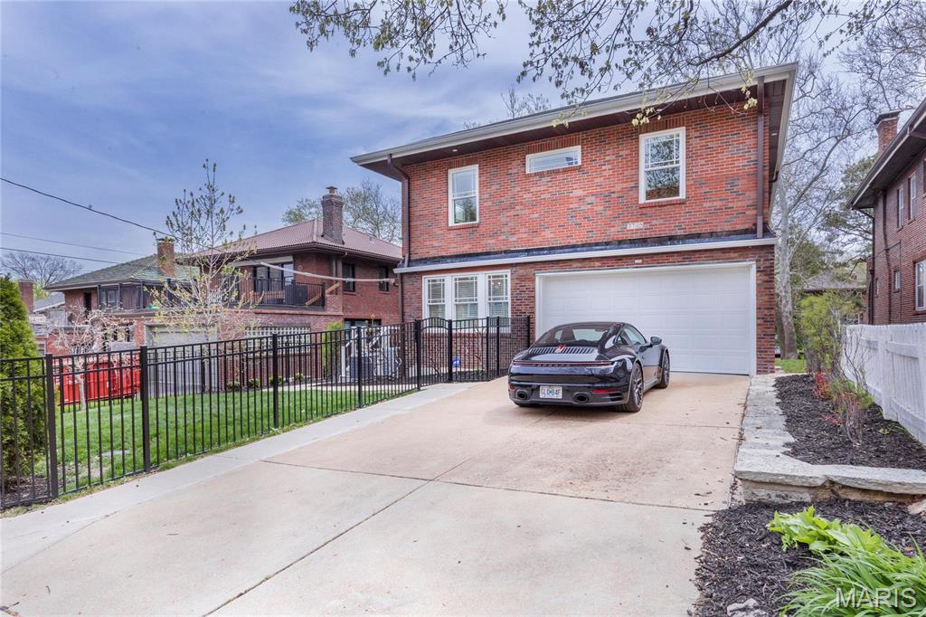 Country Club Court - Residential