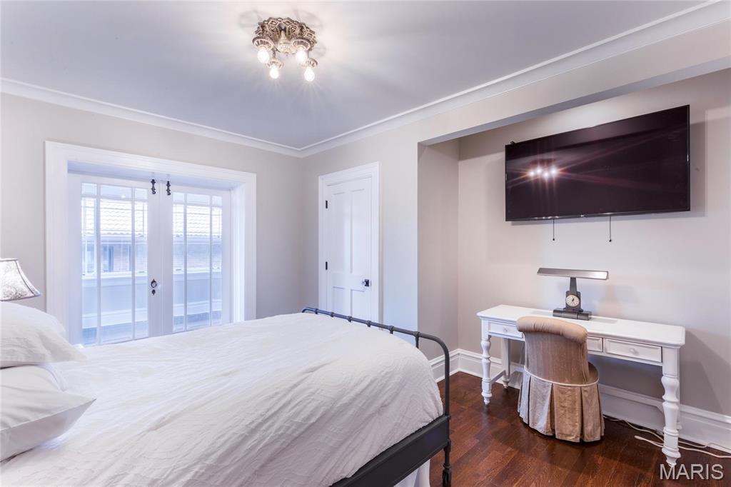 Country Club Court - Residential