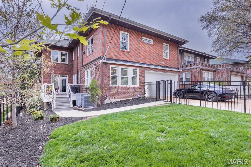 Country Club Court - Residential