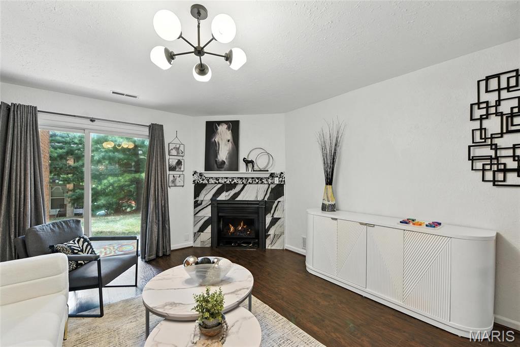 Greenbriar Condo - Residential