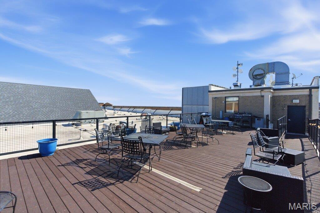 Lofts/2020 Washington - Residential