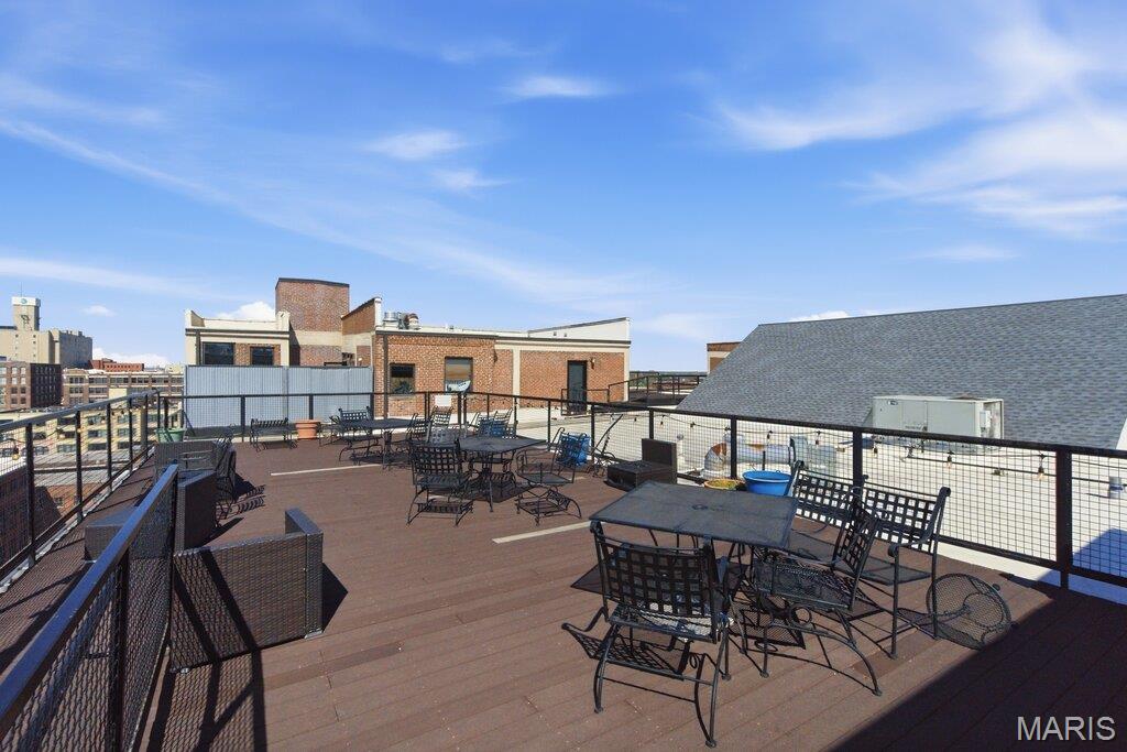 Lofts/2020 Washington - Residential