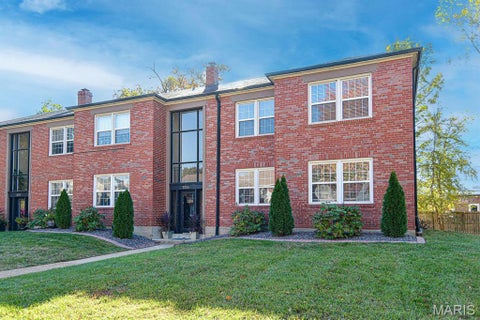 Photo of 8154 Whitburn Avenue #2W, St Louis, MO 63106 (MLS # 26052978)