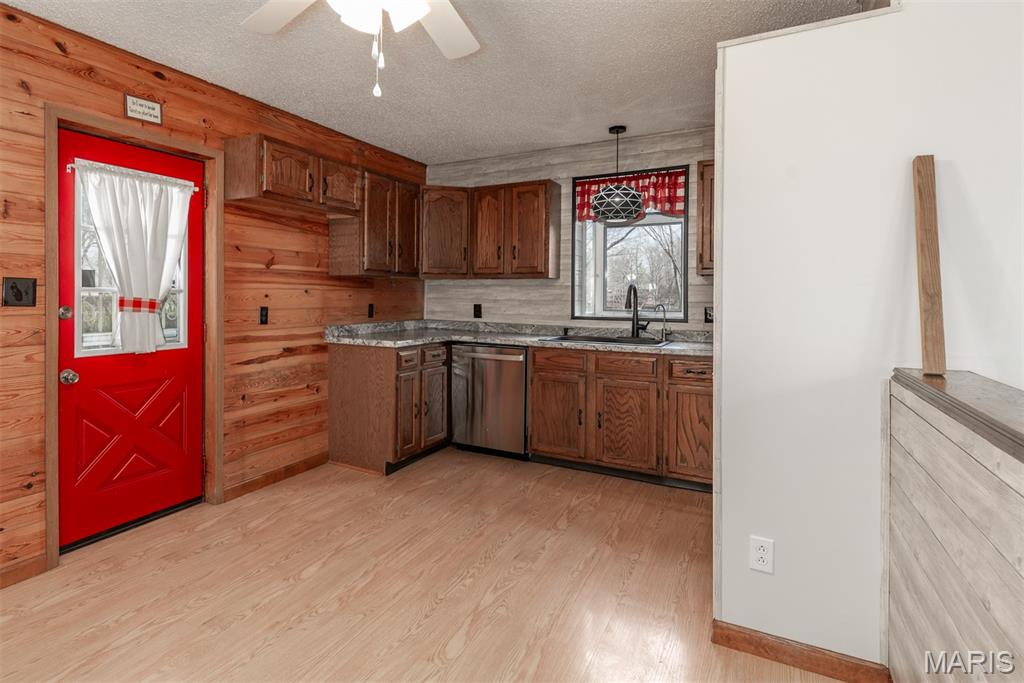 Coles Lake - Residential