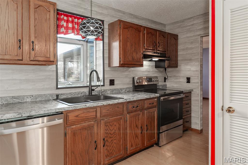 Coles Lake - Residential