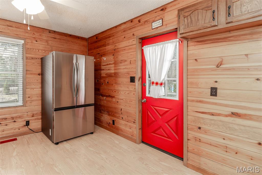 Coles Lake - Residential