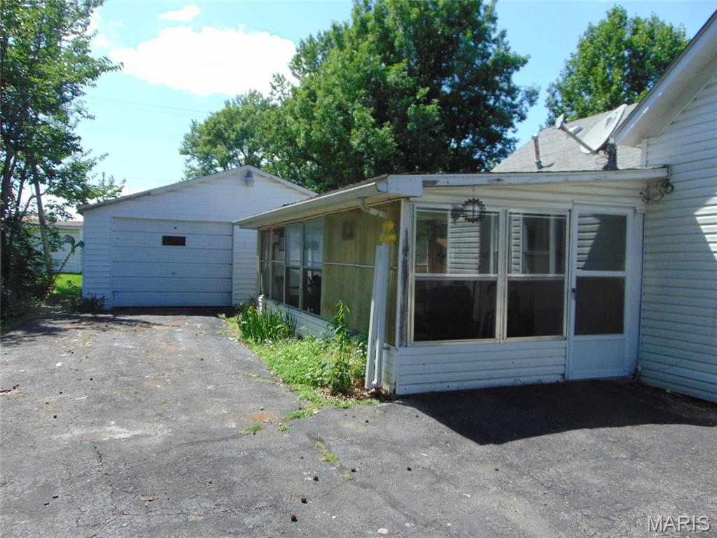 105 N 6th Street