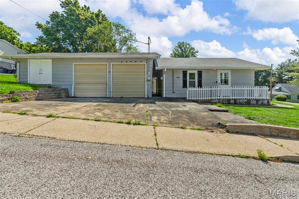 1239 Hill Road