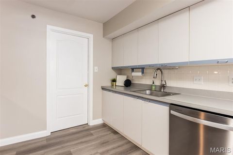 Tiny photo for 567 Sarah Lane #101, Creve Coeur, MO 63141 (MLS # 25060921)