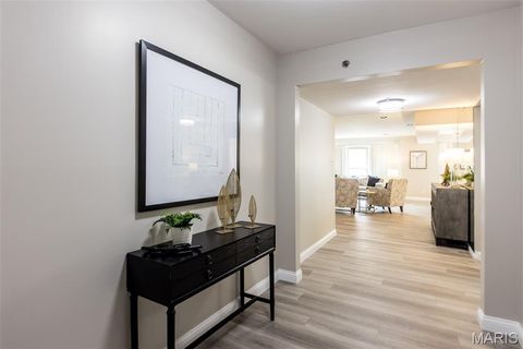 Tiny photo for 567 Sarah Lane #101, Creve Coeur, MO 63141 (MLS # 25060921)