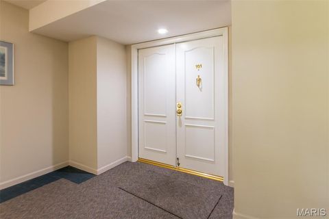 Tiny photo for 567 Sarah Lane #101, Creve Coeur, MO 63141 (MLS # 25060921)
