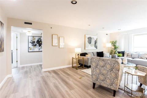 Tiny photo for 567 Sarah Lane #101, Creve Coeur, MO 63141 (MLS # 25060921)