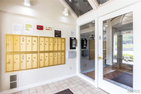 Tiny photo for 567 Sarah Lane #101, Creve Coeur, MO 63141 (MLS # 25060921)