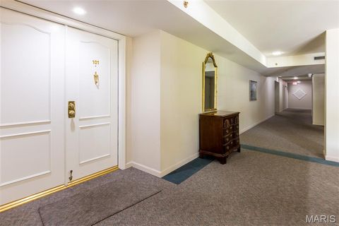 Tiny photo for 567 Sarah Lane #101, Creve Coeur, MO 63141 (MLS # 25060921)