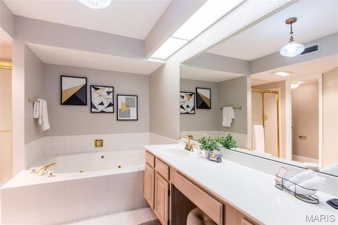 Tiny photo for 567 Sarah Lane #101, Creve Coeur, MO 63141 (MLS # 25060921)
