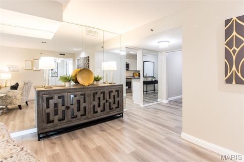 Tiny photo for 567 Sarah Lane #101, Creve Coeur, MO 63141 (MLS # 25060921)