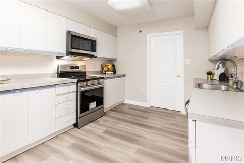 Tiny photo for 567 Sarah Lane #101, Creve Coeur, MO 63141 (MLS # 25060921)