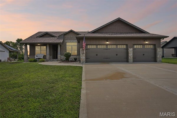 604 BRIAR MEADOW CT, TROY, IL 62294 - Image f9977edbef48e68ca26e31a2db48bcdd/4187505733