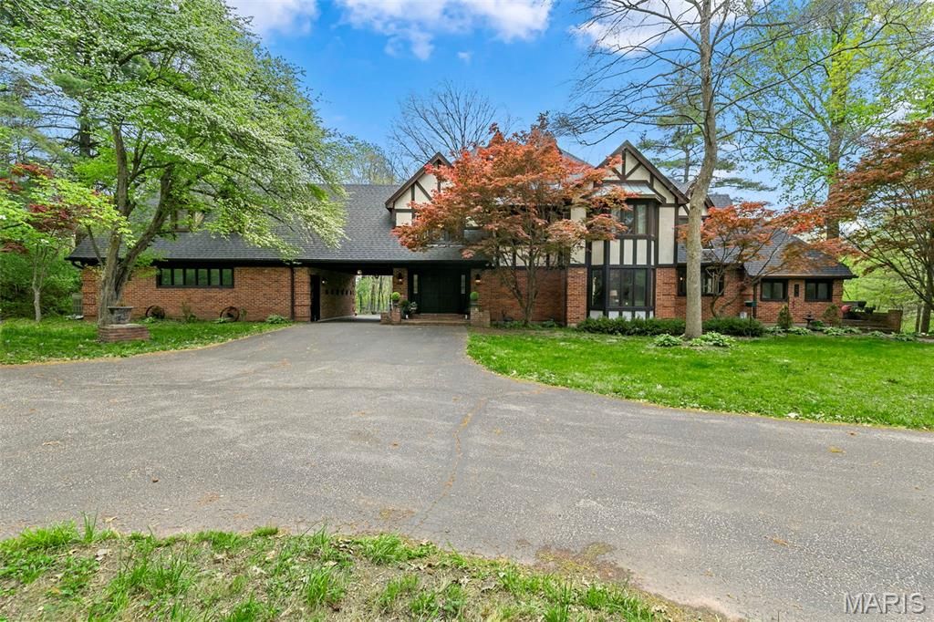 Photo of 250 Quindaro Drive, Florissant, MO 63034 (MLS # 26022424)