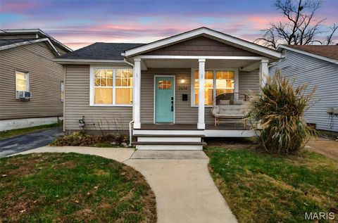 Photo of 2536 Bredell Avenue, St Louis, MO 63143 (MLS # 25077165)