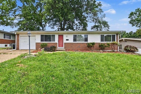 Photo of 2640 Suffolk Place, Florissant, MO 63033 (MLS # 26045147)