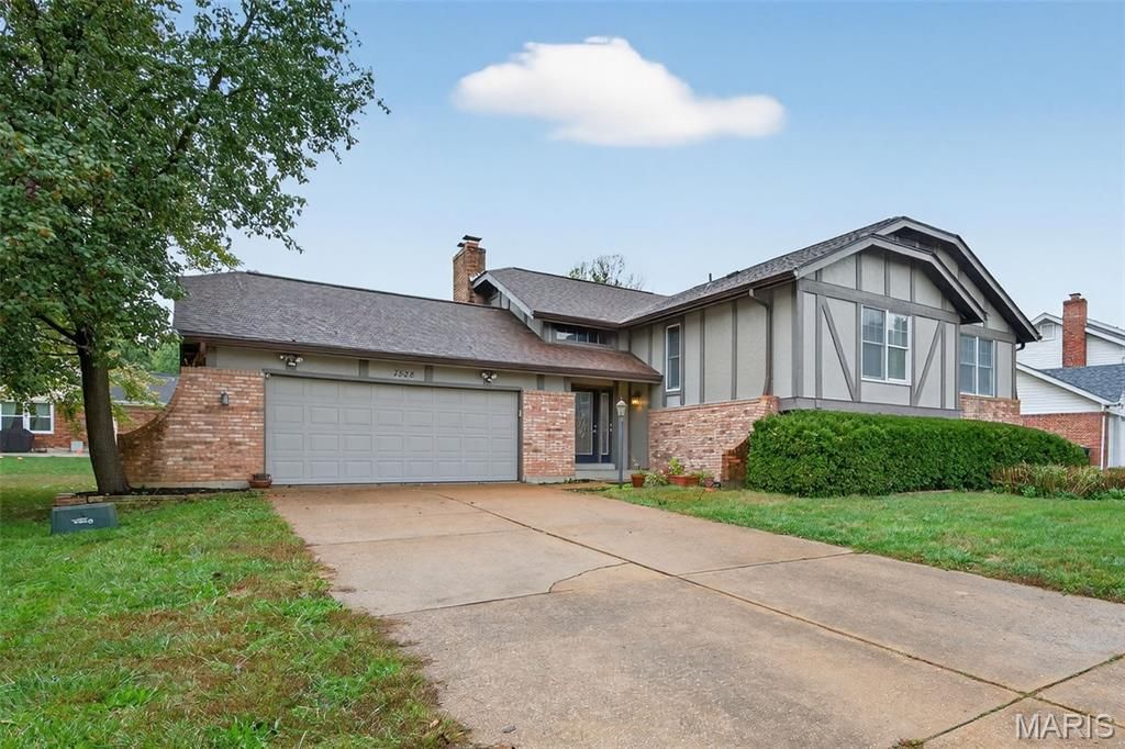 Photo of 7828 Kenrick Manor Drive, Shrewsbury, MO 63119 (MLS # 25070712)