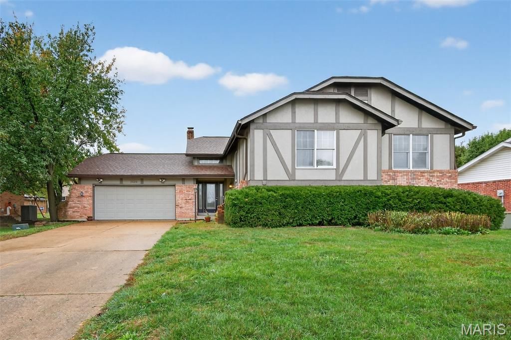 Photo of 7828 Kenrick Manor Drive, Shrewsbury, MO 63119 (MLS # 25070712)