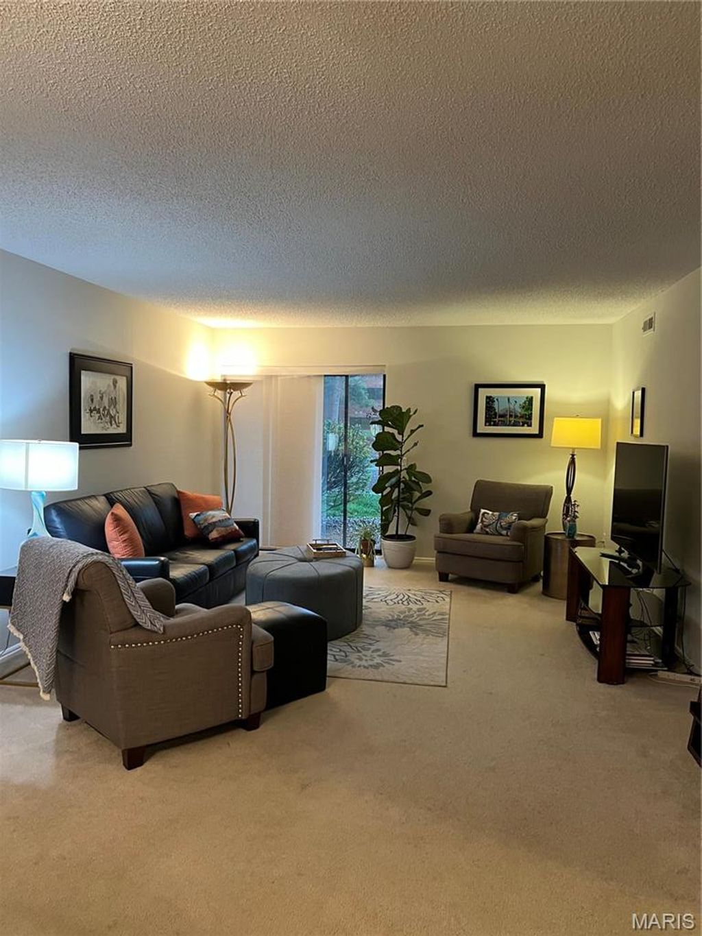 Photo of 572 Coeur de Royale Dr #103, Creve Coeur, MO 63141 (MLS # 26028432)