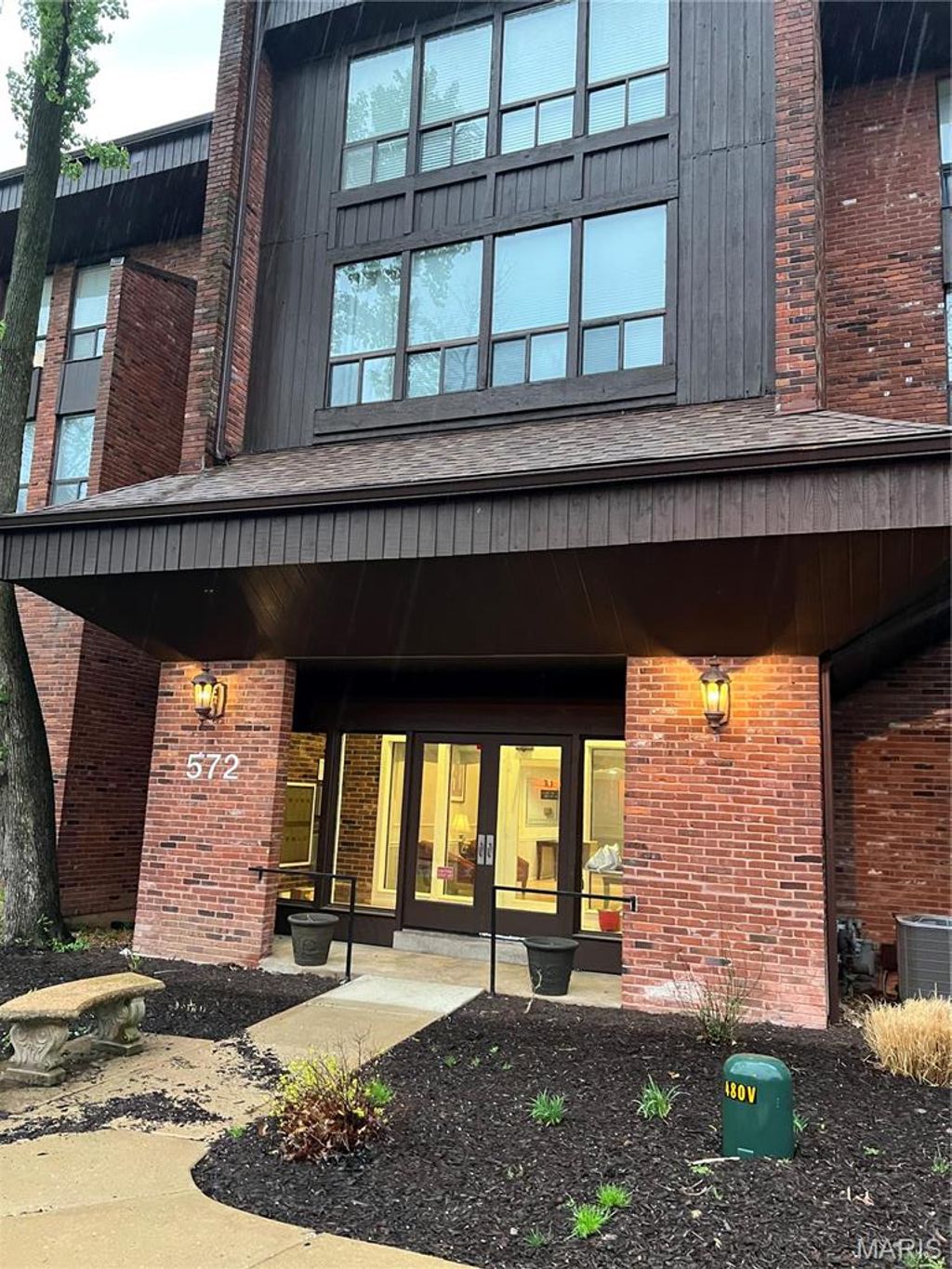 Photo of 572 Coeur de Royale Dr #103, Creve Coeur, MO 63141 (MLS # 26028432)