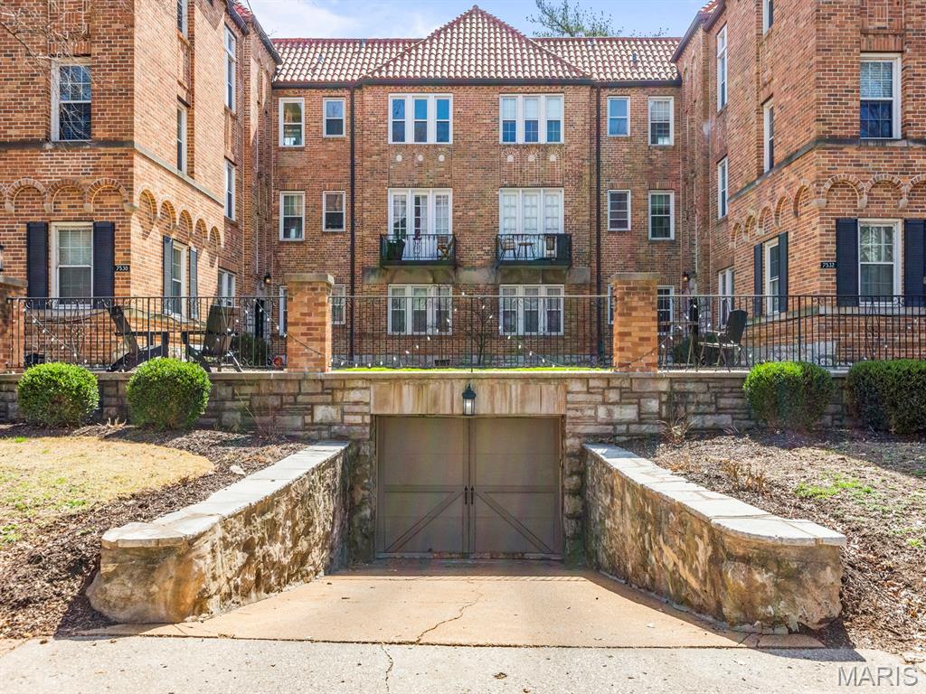 Cromwell Condo - Residential