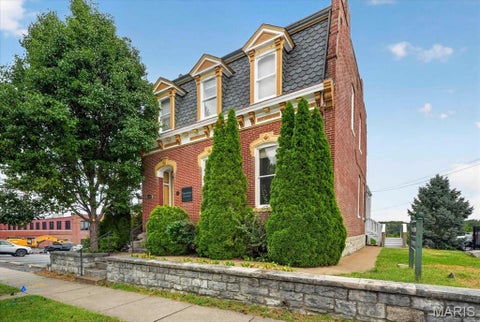 Tiny photo for 424 N 2nd Street, St Charles, MO 63301 (MLS # 26056817)