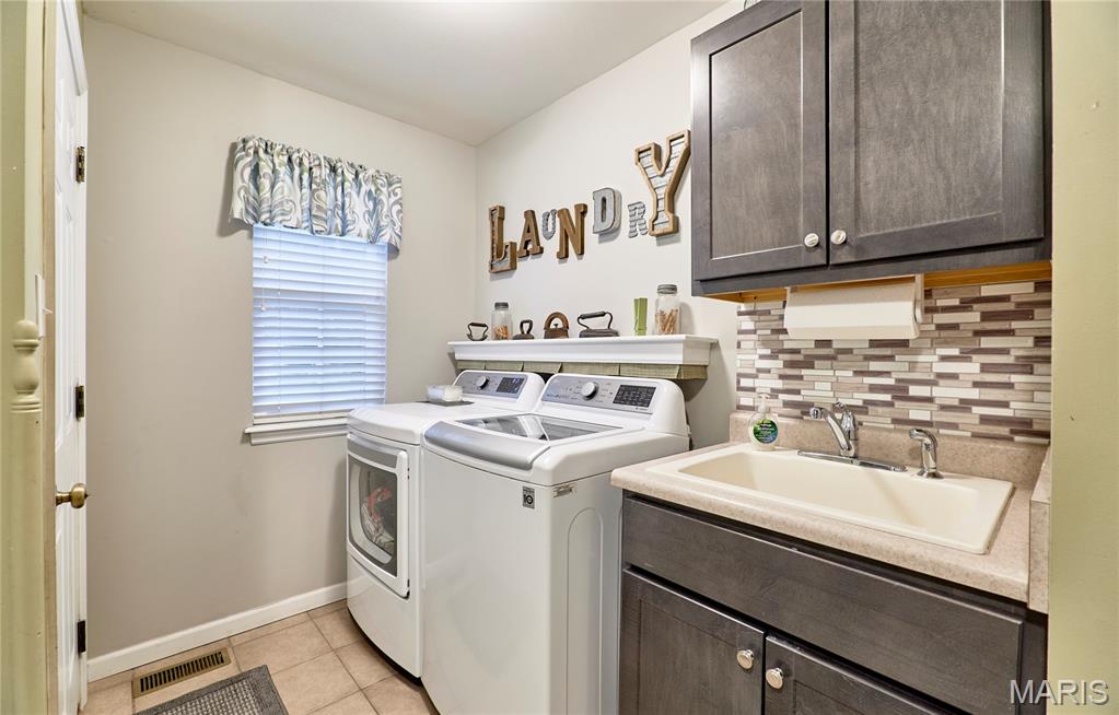 O'Fallon, Missouri 63366, United States, 4 Bedrooms Bedrooms, ,3 BathroomsBathrooms,Residential,Pending,152908