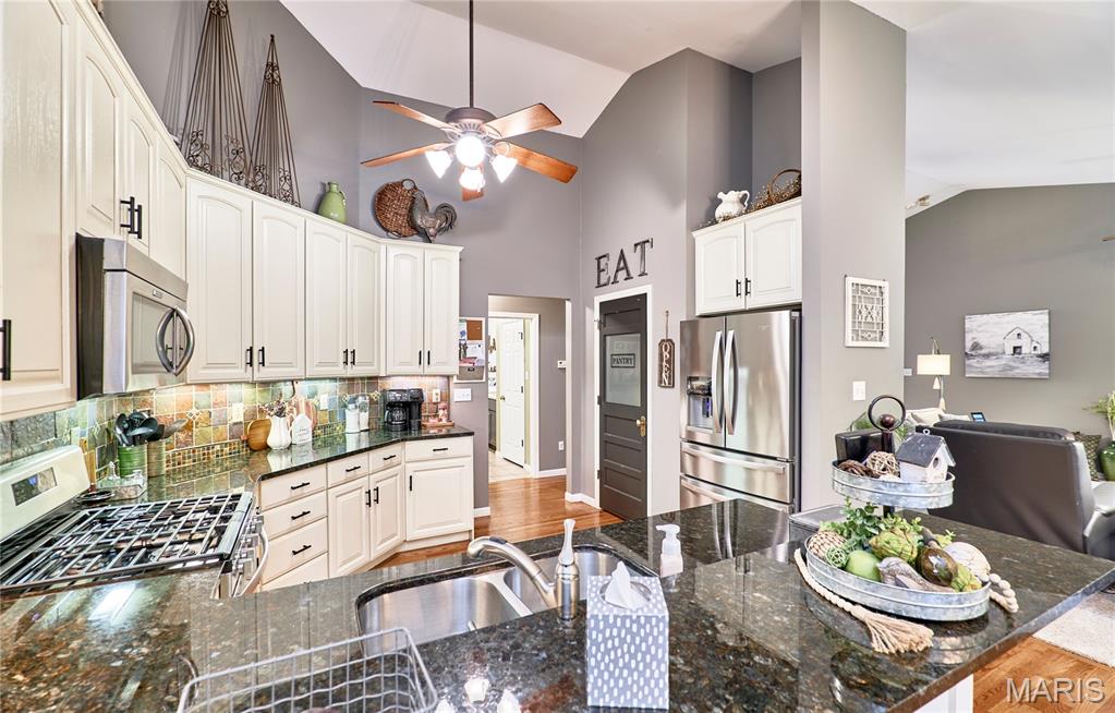 O'Fallon, Missouri 63366, United States, 4 Bedrooms Bedrooms, ,3 BathroomsBathrooms,Residential,Pending,152908