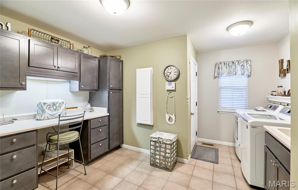 O'Fallon, Missouri 63366, United States, 4 Bedrooms Bedrooms, ,3 BathroomsBathrooms,Residential,Pending,152908