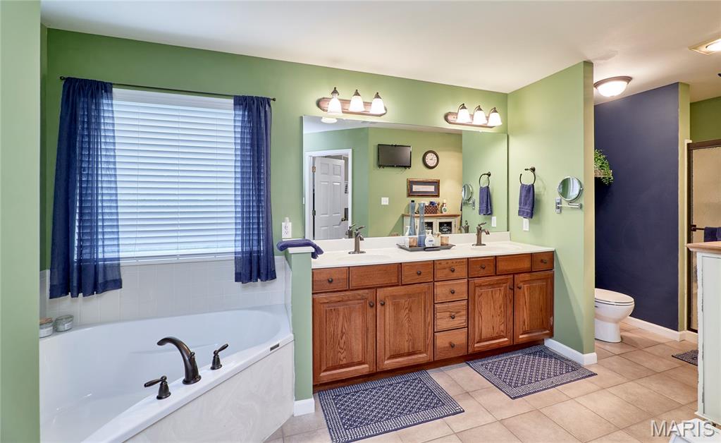 O'Fallon, Missouri 63366, United States, 4 Bedrooms Bedrooms, ,3 BathroomsBathrooms,Residential,Pending,152908