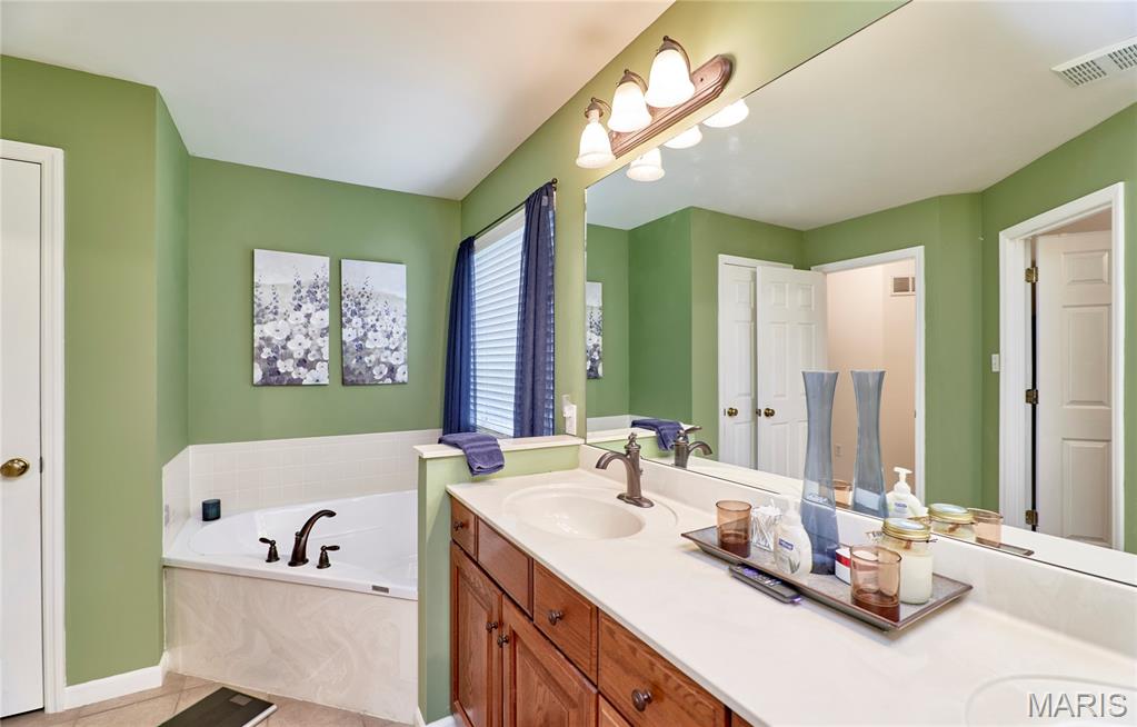 O'Fallon, Missouri 63366, United States, 4 Bedrooms Bedrooms, ,3 BathroomsBathrooms,Residential,Pending,152908