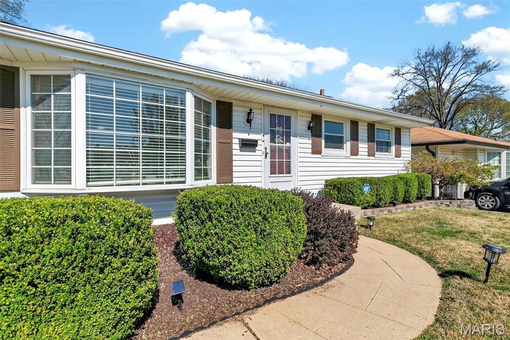 Photo of 265 Monterey Drive, Florissant, MO 63031 (MLS # 26020620)